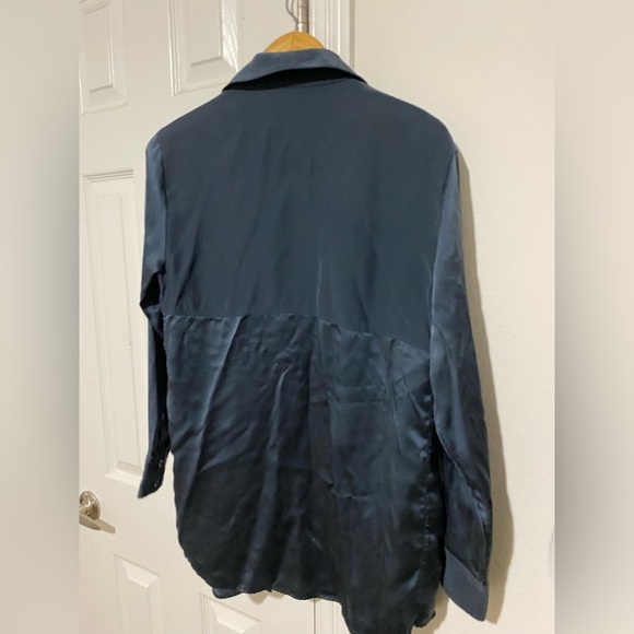 Set of two Button-Up Shirt H and  M, and Worth - Picture 4 of 16